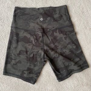 Lululemon Align Shorts 6” (Camo)